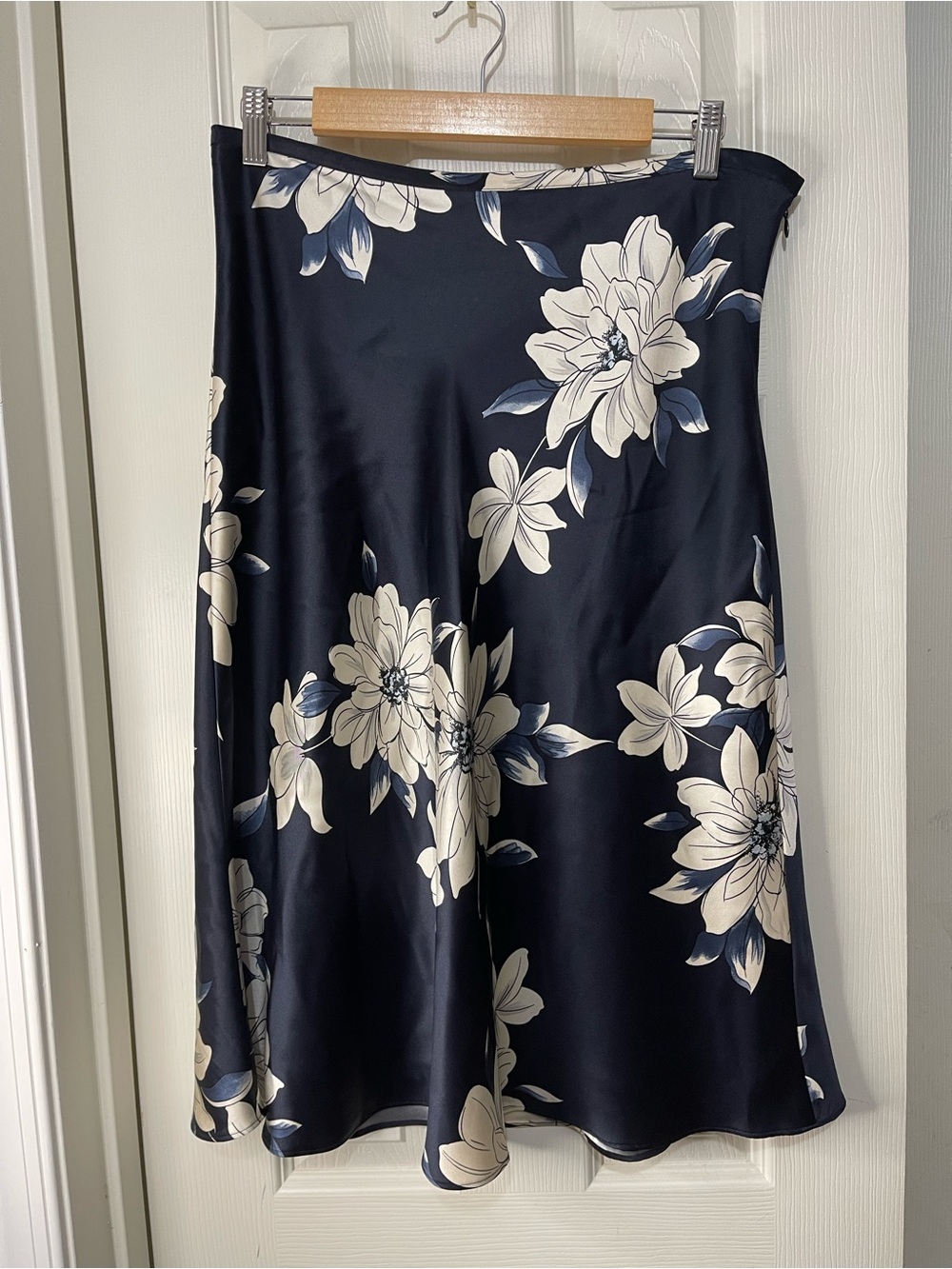 Blue and Cream Vintage Y2K 100% Silk Knee Length Skirt Dark Romantic Glam 10